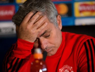 Οι παίκτες της Γιουνάιτεντ ζήτησαν το «κεφάλι» του Μουρίνιο!